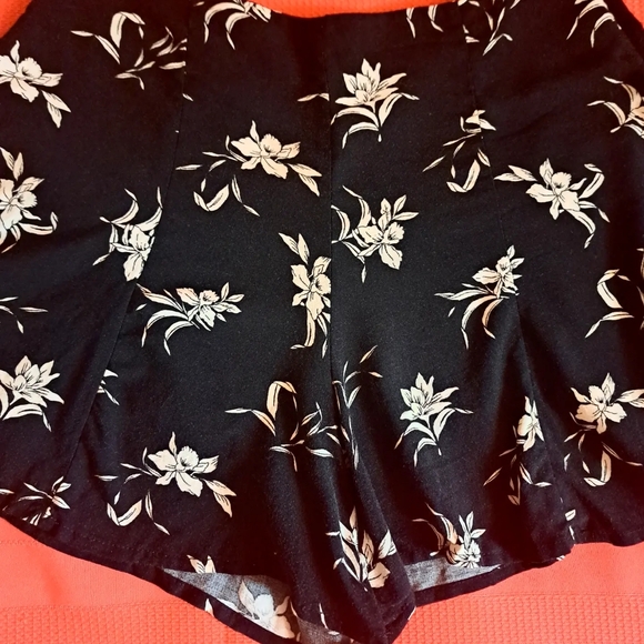 Floral Shorts - Picture 4 of 4